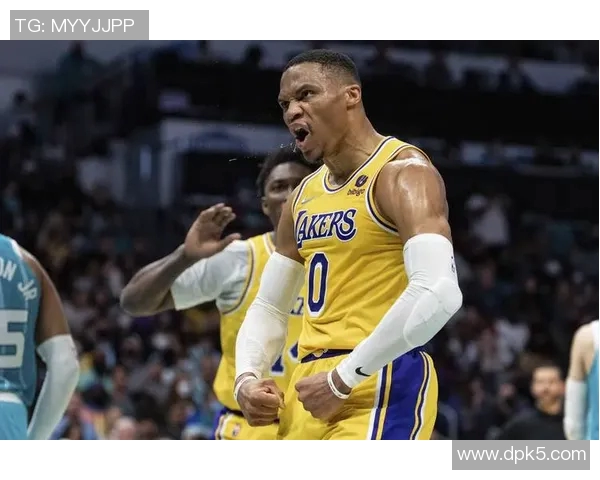 威少与莫兰特的对决谁能在赛场上更胜一筹引发球迷热议